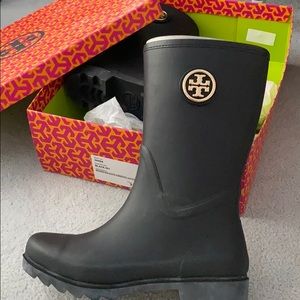 TORY BURCH MAUREEN RAIN BOOT